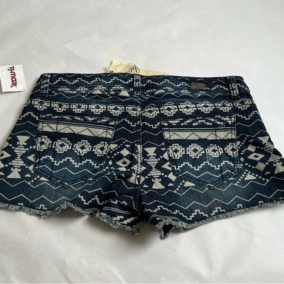 1st Kiss Shorts Size 11 Womens Stretch Mid Rise Printed Jean Blue Denim NWT - Picture 2 of 7